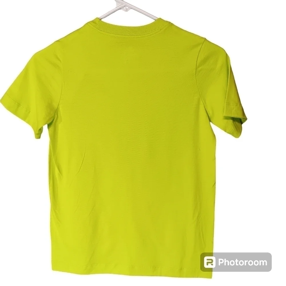 NWT Nike Sportswear Big Kids' T-Shirt in Green Size S